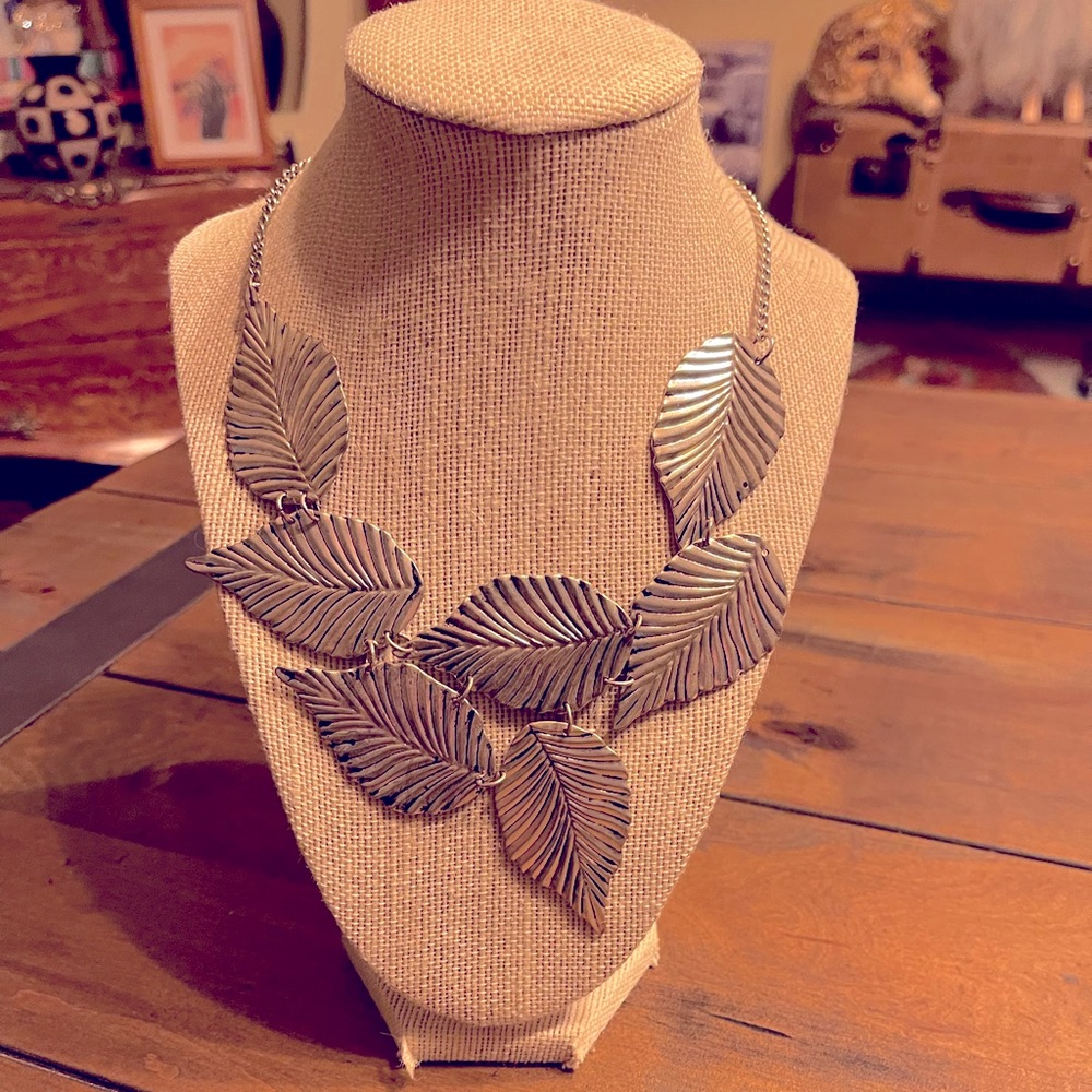 🎄🎄Silver Statement Leaf Necklace🎄🎄